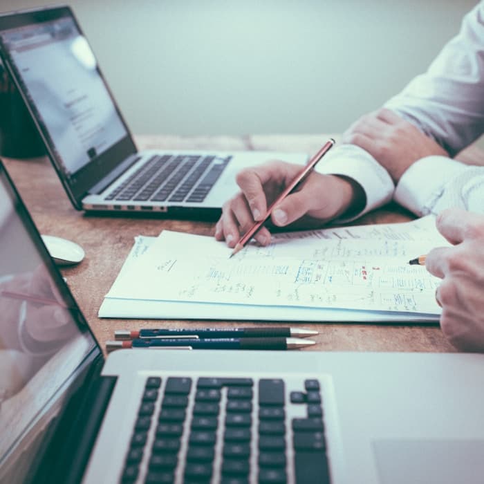 Financial planning documents and strategy work for life insurance in Quebec